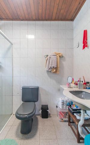 Casa à venda com 170m², 3 quartos e 4 vagasBanheiro do Quarto 3