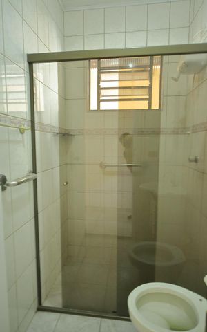 Casa para alugar com 110m², 2 quartos e 2 vagasBanheiro 