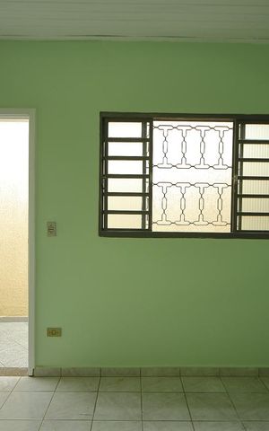 Casa para alugar com 110m², 2 quartos e 2 vagasSala