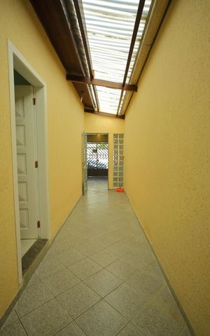 Casa para alugar com 110m², 2 quartos e 2 vagasCorredor Lateral 