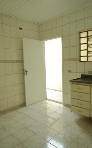 Casa para alugar com 110m², 2 quartos e 2 vagasCozinha 