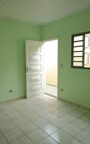 Casa para alugar com 110m², 2 quartos e 2 vagasSala
