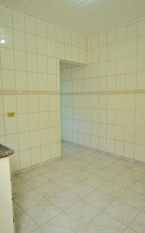 Casa para alugar com 110m², 2 quartos e 2 vagasCozinha 