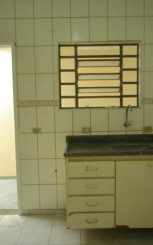 Casa para alugar com 110m², 2 quartos e 2 vagasCozinha 