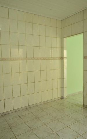 Casa para alugar com 110m², 2 quartos e 2 vagasCozinha 