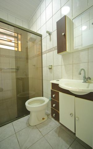 Casa para alugar com 110m², 2 quartos e 2 vagasBanheiro 