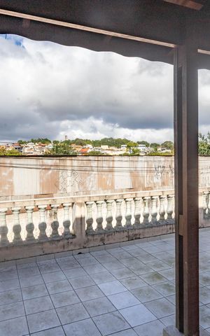 Casa à venda com 378m², 3 quartos e 6 vagas Casa à venda com 378m², 3 quartos e 6 vagasVaranda
