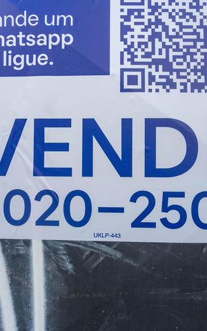 Casa à venda com 378m², 3 quartos e 6 vagas Casa à venda com 378m², 3 quartos e 6 vagasPlaca código UKLP-443