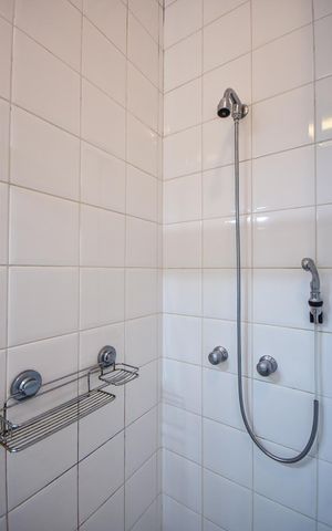 Casa de condomínio para alugar com 200m², 4 quartos e 2 vagasChuveiro do Banheiro