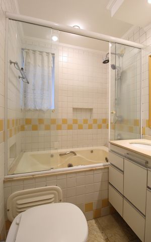 Apartamento à venda com 106m², 3 quartos e 1 vagaBanheiro da Suíte