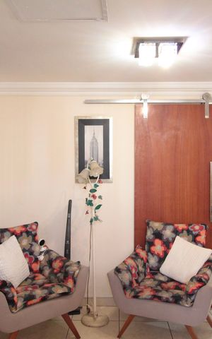Casa de condomínio à venda com 79m², 2 quartos e 1 vagaSala