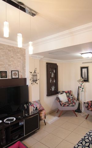 Casa de condomínio à venda com 79m², 2 quartos e 1 vagaSala