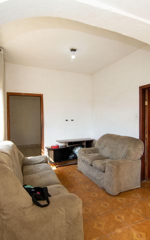 Casa à venda com 140m², 3 quartos e 5 vagas Casa à venda com 140m², 3 quartos e 5 vagasSala