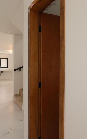 Casa à venda com 200m², 4 quartos e 4 vagasCorredor piso inferior