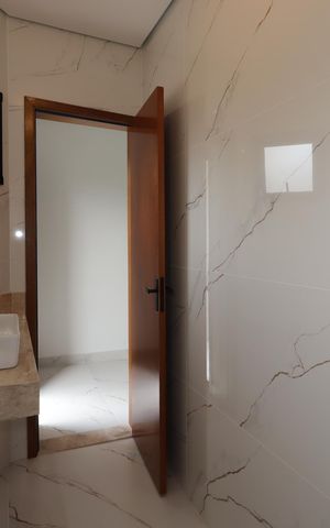 Casa à venda com 200m², 4 quartos e 4 vagasBanheiro da Suíte 2