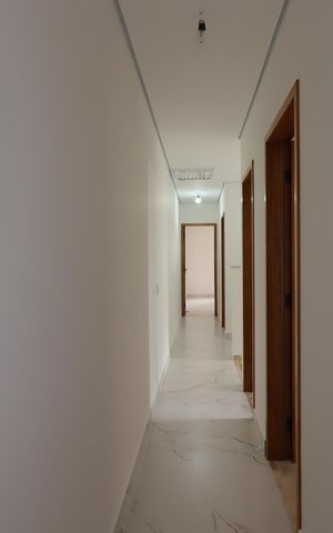 Casa à venda com 200m², 4 quartos e 4 vagasCorredor piso superior