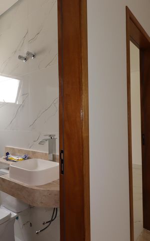 Casa à venda com 200m², 4 quartos e 4 vagasCorredor piso superior