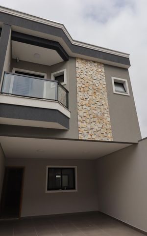 Casa à venda com 200m², 4 quartos e 4 vagasFachada