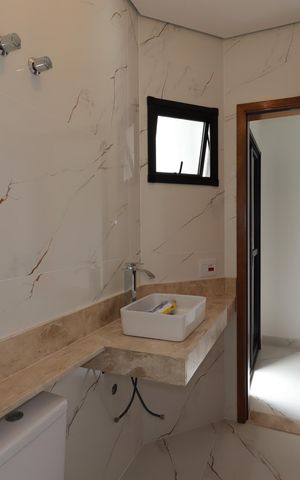 Casa à venda com 200m², 4 quartos e 4 vagasBanheiro da Suíte 2