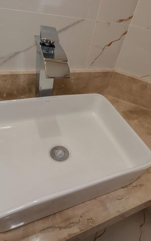 Casa à venda com 200m², 4 quartos e 4 vagasBanheiro da Suíte 2 - Pia