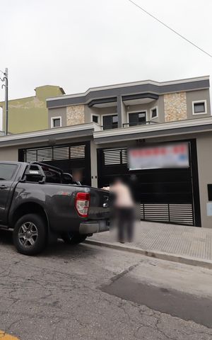 Casa à venda com 200m², 4 quartos e 4 vagasFachada