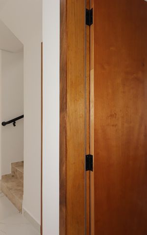 Casa à venda com 200m², 4 quartos e 4 vagasCorredor piso inferior