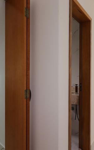 Casa à venda com 200m², 4 quartos e 4 vagasCorredor piso inferior