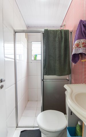 Casa à venda com 300m², 3 quartos e 3 vagas Casa à venda com 300m², 3 quartos e 3 vagasBanheiro Casa 2