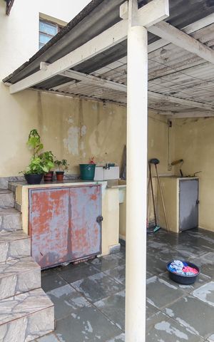 Casa à venda com 300m², 3 quartos e 3 vagas Casa à venda com 300m², 3 quartos e 3 vagasÁrea de Serviço Casa 2