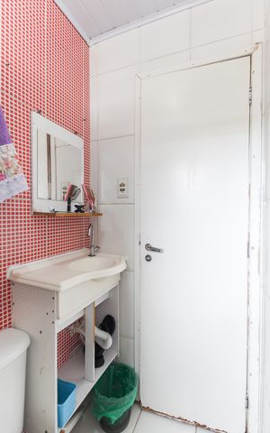 Casa à venda com 300m², 3 quartos e 3 vagas Casa à venda com 300m², 3 quartos e 3 vagasBanheiro Casa 2