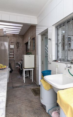 Casa à venda com 300m², 4 quartos e 3 vagasÁrea de Serviço 1
