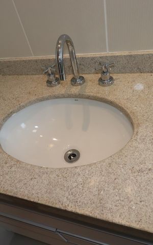 Apartamento à venda com 124m², 3 quartos e 3 vagasBanheiro da suíte 3 - Pia