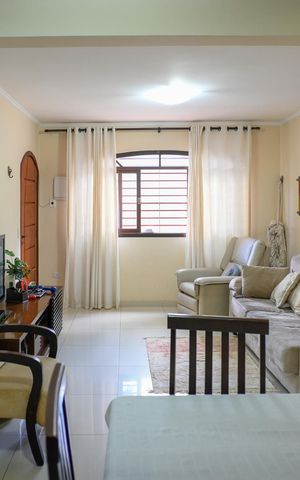 Casa à venda com 125m², 2 quartos e 2 vagasSala