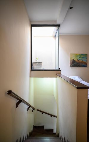 Casa à venda com 125m², 2 quartos e 2 vagasEscada