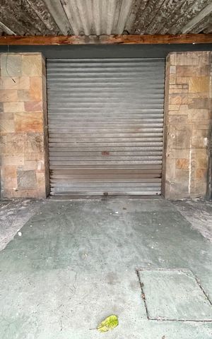 Casa à venda com 250m², 2 quartos e 4 vagas Casa à venda com 250m², 2 quartos e 4 vagasGaragem