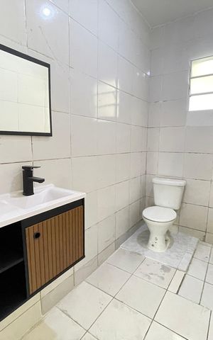 Casa à venda com 250m², 2 quartos e 4 vagas Casa à venda com 250m², 2 quartos e 4 vagasBanheiro