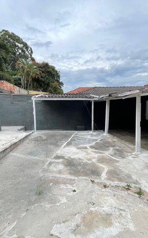 Casa à venda com 250m², 2 quartos e 4 vagas Casa à venda com 250m², 2 quartos e 4 vagasQuintal