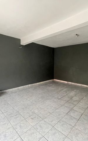 Casa à venda com 250m², 2 quartos e 4 vagas Casa à venda com 250m², 2 quartos e 4 vagasGaragem