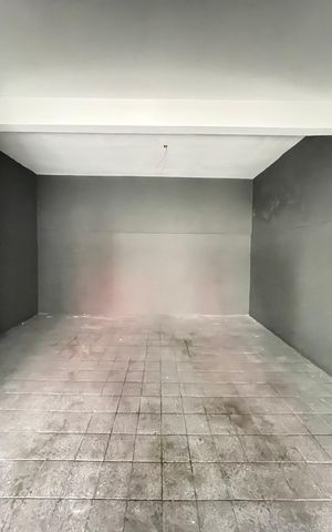 Casa à venda com 250m², 2 quartos e 4 vagas Casa à venda com 250m², 2 quartos e 4 vagasGaragem