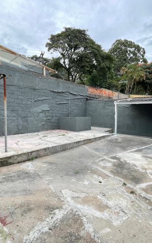 Casa à venda com 250m², 2 quartos e 4 vagas Casa à venda com 250m², 2 quartos e 4 vagasQuintal