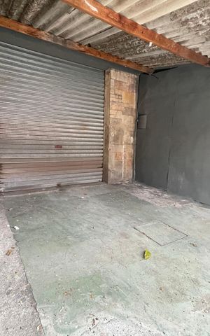 Casa à venda com 250m², 2 quartos e 4 vagas Casa à venda com 250m², 2 quartos e 4 vagasGaragem