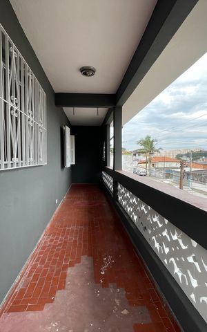 Casa à venda com 250m², 2 quartos e 4 vagas Casa à venda com 250m², 2 quartos e 4 vagasVaranda