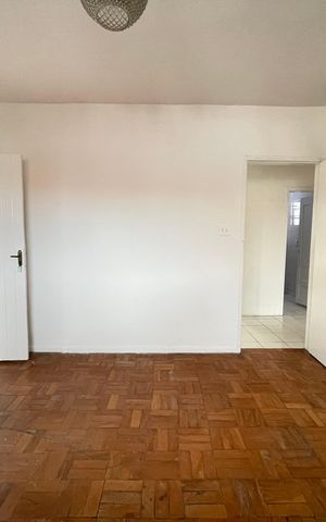 Casa à venda com 250m², 2 quartos e 4 vagas Casa à venda com 250m², 2 quartos e 4 vagasSala