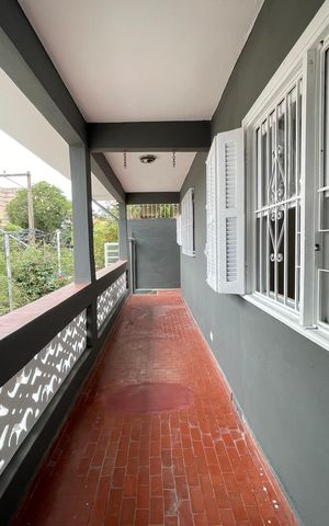 Casa à venda com 250m², 2 quartos e 4 vagas Casa à venda com 250m², 2 quartos e 4 vagasVaranda