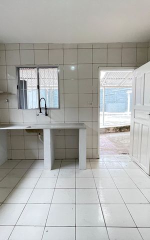 Casa à venda com 250m², 2 quartos e 4 vagas Casa à venda com 250m², 2 quartos e 4 vagasCozinha