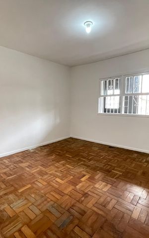 Casa à venda com 250m², 2 quartos e 4 vagas Casa à venda com 250m², 2 quartos e 4 vagasQuarto 1