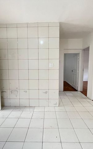 Casa à venda com 250m², 2 quartos e 4 vagas Casa à venda com 250m², 2 quartos e 4 vagasCozinha