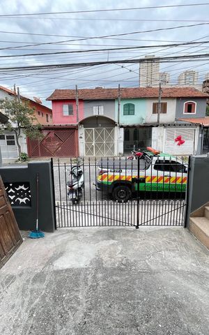 Casa à venda com 250m², 2 quartos e 4 vagas Casa à venda com 250m², 2 quartos e 4 vagasGaragem