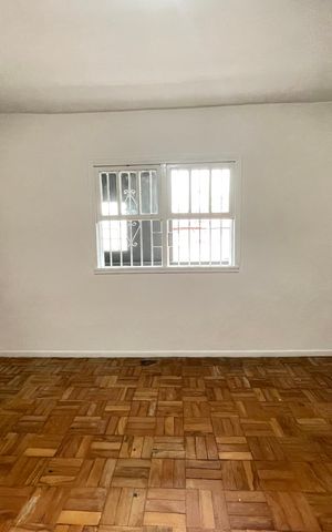 Casa à venda com 250m², 2 quartos e 4 vagas Casa à venda com 250m², 2 quartos e 4 vagasQuarto 1