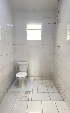 Casa à venda com 250m², 2 quartos e 4 vagas Casa à venda com 250m², 2 quartos e 4 vagasBanheiro